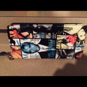 Wallet wristlet